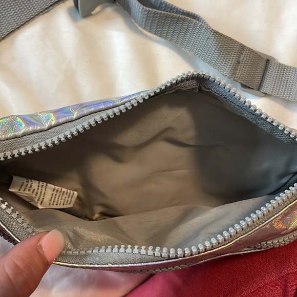 Iridescent fanny pack - Picture 2 of 2